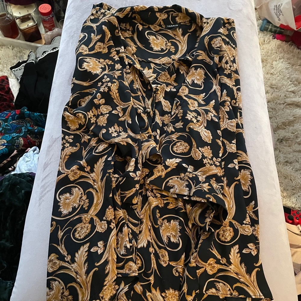 Torrid size 4 Harper button up blouse